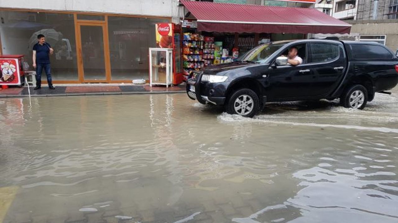 Devrek'te şiddetli yağış su baskınlarına neden oldu 
