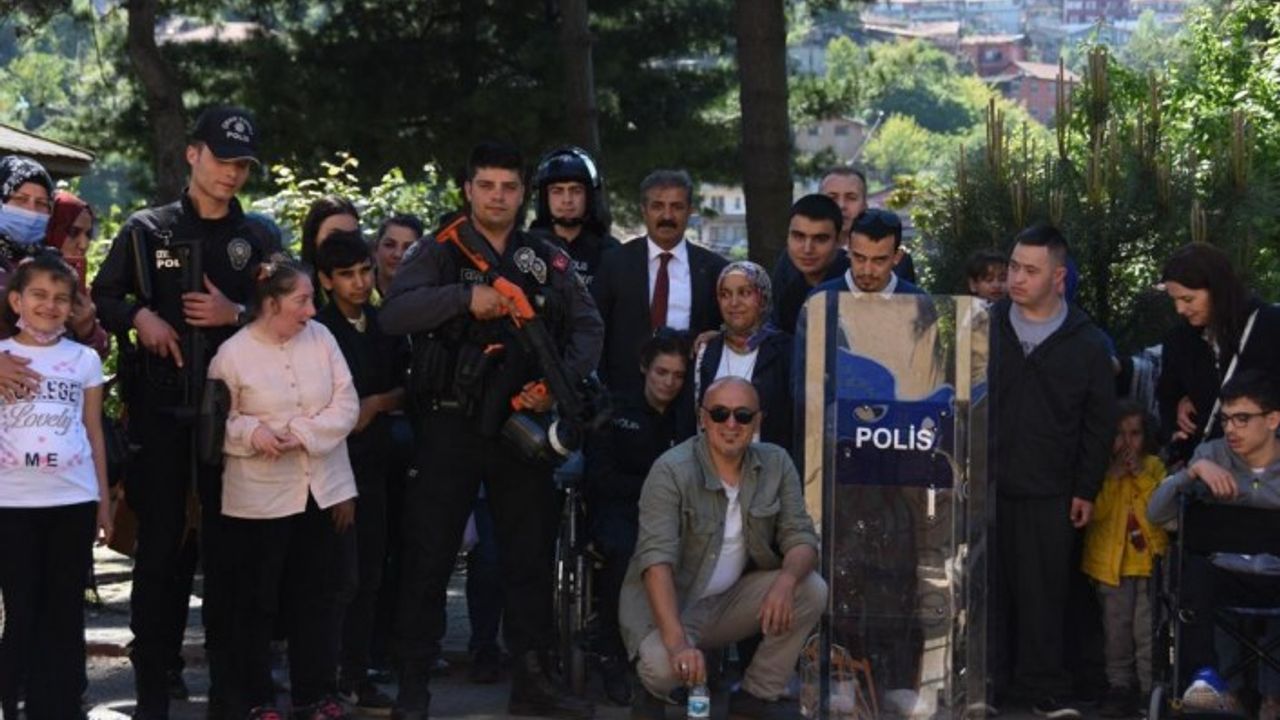 YUNUS VE ÇEVİK KUVVET EKİPLERİ ÖĞRENCİ VE ÖĞRETMENLERE BİLGİLENDİRME YAPTI