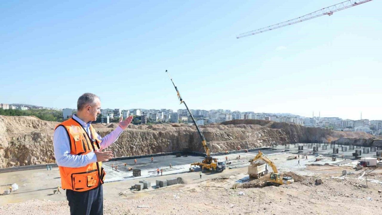 Başkan Çiftçi devlet hastanesi şantiyesinde: "İnşaat hızla ilerliyor"