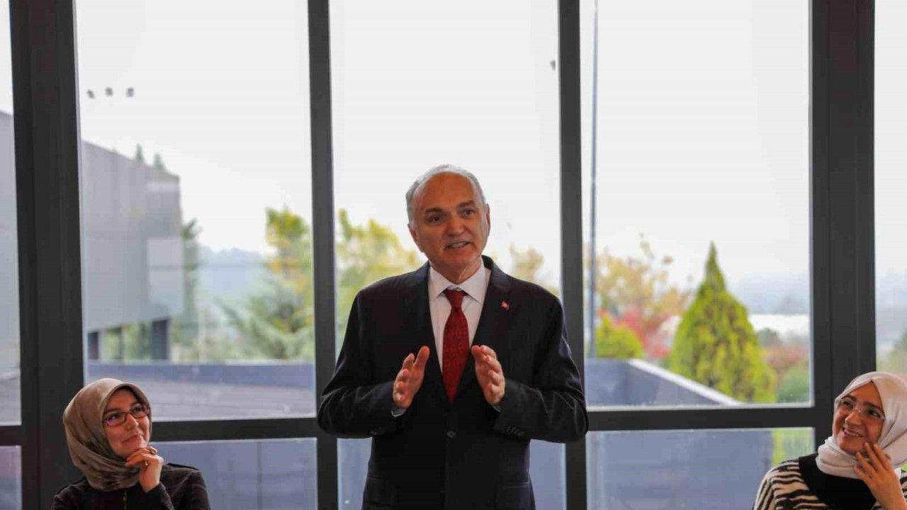 Başkan Özlü’den gençlere: "Kendiniz olun"