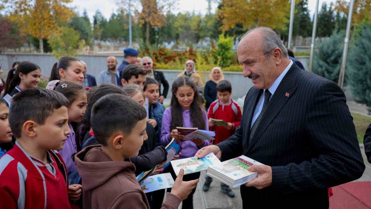 Belediyenin geleneksel hale getirdiği ‘Çocuk Kitapları Günleri’ devam ediyor