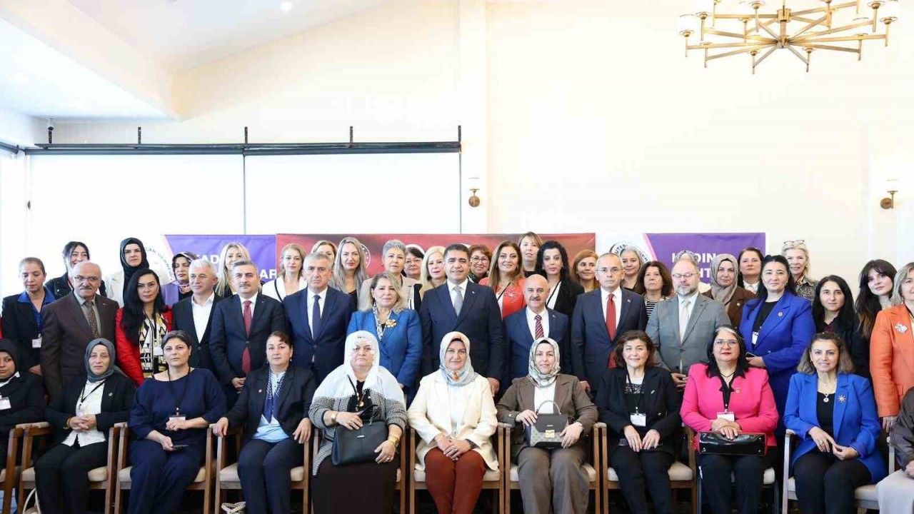 Kadın eliyle güçlenen yerel yönetimler çalıştayı yapıldı