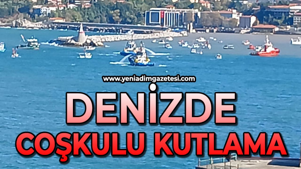 Denizde coşkulu kutlama