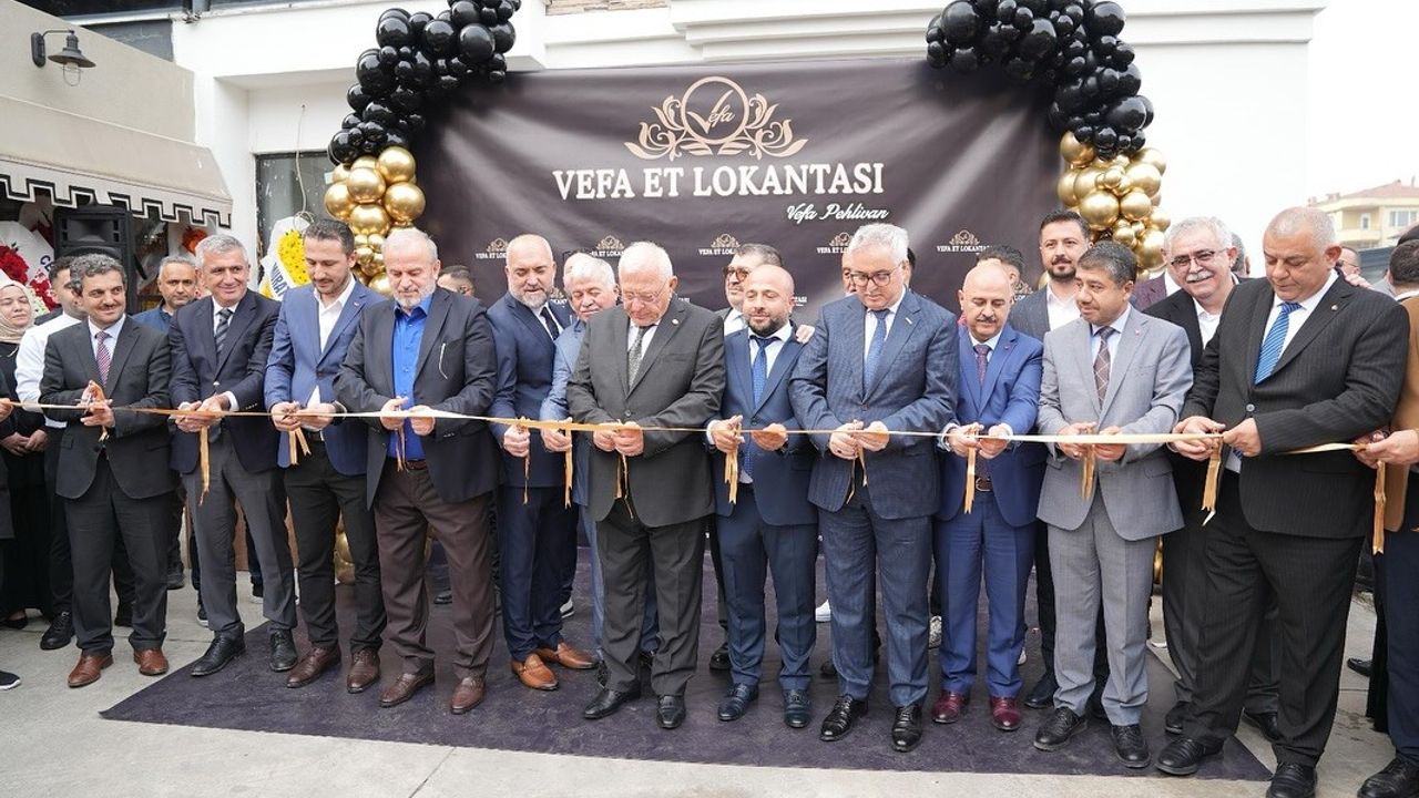 İş ve siyaset dünyası açılışta buluştu