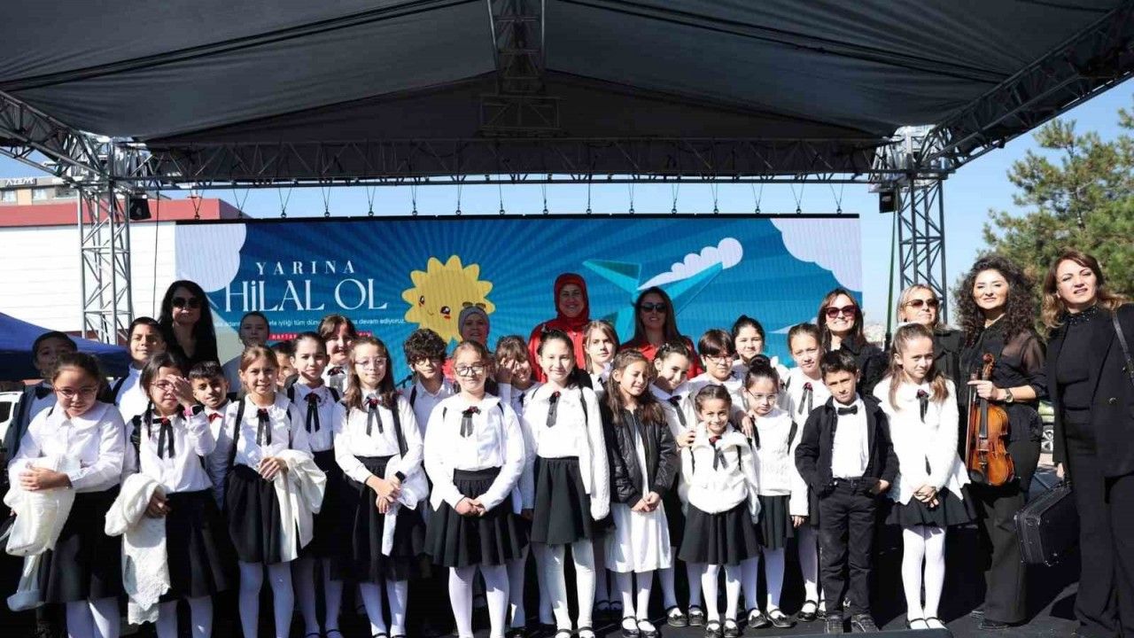 Miniklerin keman gösterisi