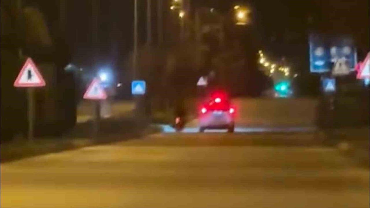 Polisten kaçan plakasız motosikletlinin yakalanma anı kamerada