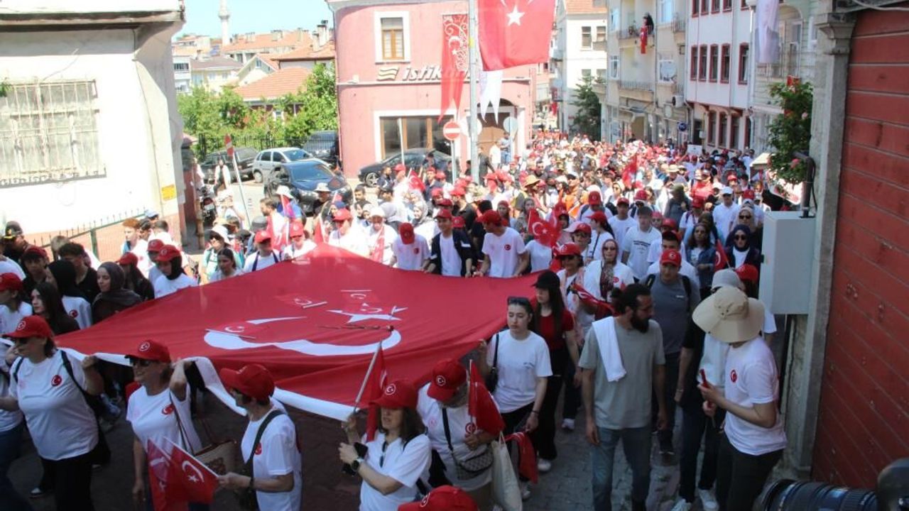 Kurtuluş Savaşı ruhunu, 95 kilometrelik İstiklal Yolu yürüyü
