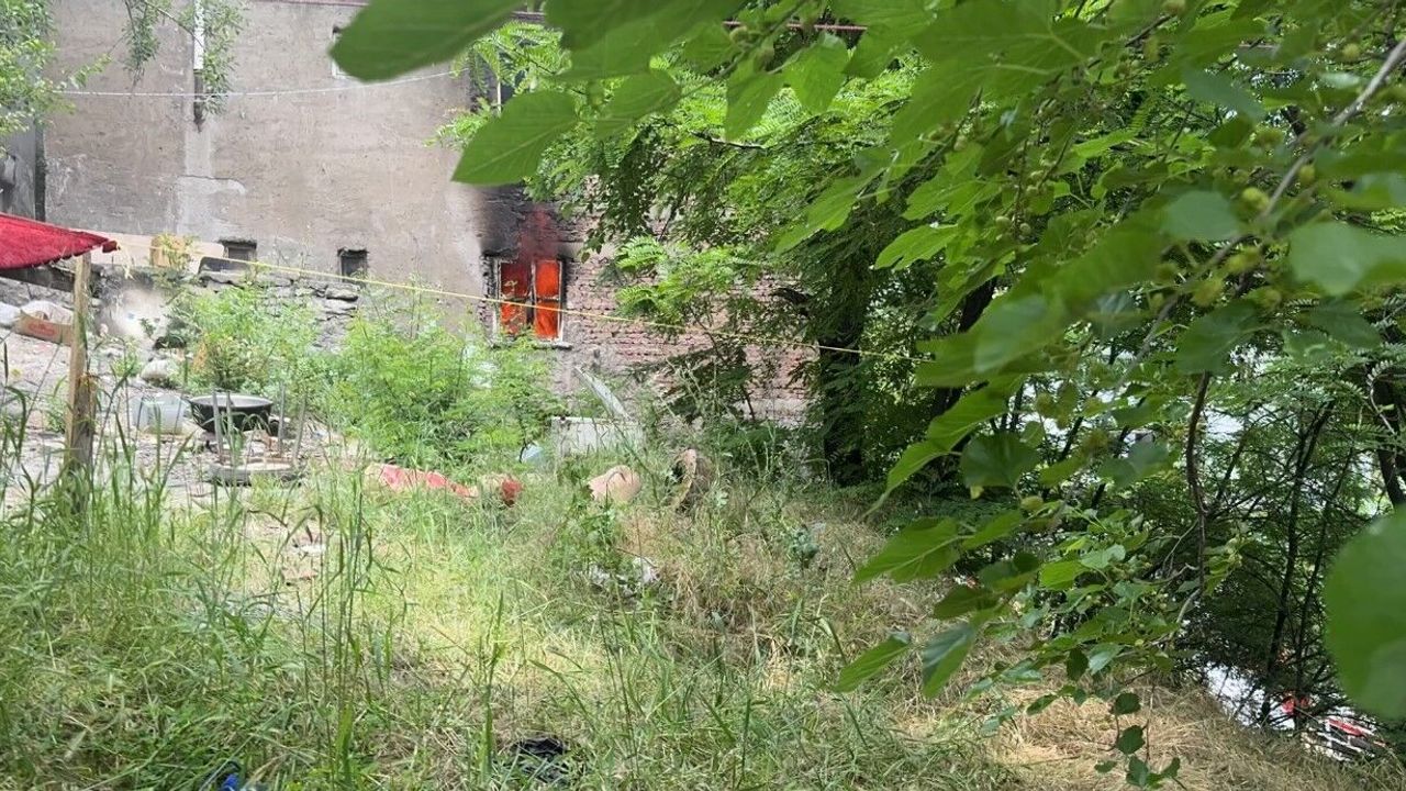 Ev yangını büyümeden söndürüldü