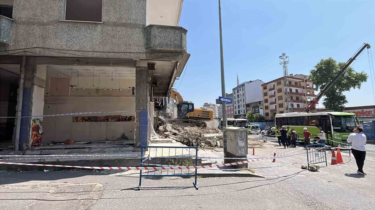 4 kişinin öldüğü facianın ardından boşaltılan 22 riskli yapı