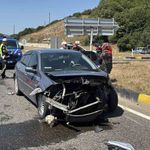 D-100'de iki otomobil kafa kafaya çarpıştı