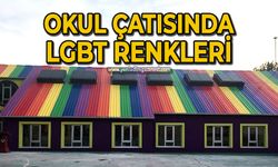 Okul çatısında LGBT renkleri