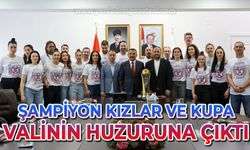 Şampiyon kızlar ve kupa Zonguldak Valisi Osman Hacıbektaşoğlu'nun huzurunda!