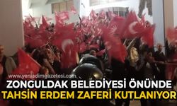 Zonguldak Belediyesi önünde Tahsin Erdem zaferi kutlanıyor