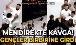 Mendirekte kavga: Gençler birbirine girdi!