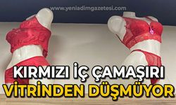 Kırmızı iç çamaşırı vitrinden düşmüyor