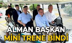 Alman Başkan mini trene bindi