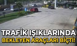 Trafik ışıklarında bekleyen araçları biçti!