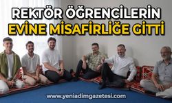 Rektör öğrencilerin evine misafirliğe gitti