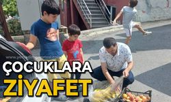 Çocuklara muz ve şeftali ziyafeti