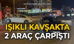 Işıklı kavşakta 2 araç çarpıştı: 4 yaralı