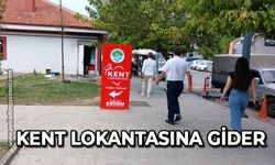 Kent Lokantasına gider