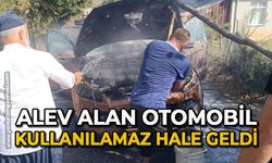 Alev alan otomobil kullanılamaz hale geldi