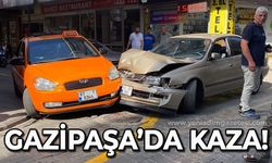 Gazipaşa'da trafik kazası: Ticari taksi ile otomobil çarpıştı