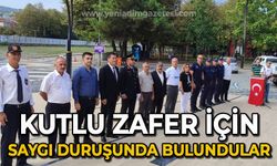 Kutlu Zafer için saygı duruşunda bulundular