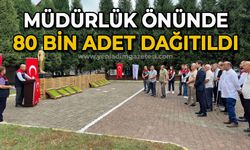 Müdürlük önünde 80 bin adet dağıtıldı