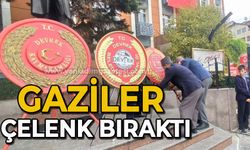 Gaziler çelenk bıraktı