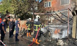 Alevlere teslim olan garaj iki evi küle çeviriyordu: Ekiplerden kritik müdahale!