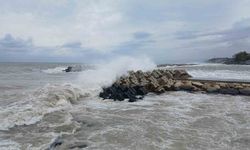 Karadeniz hırçınlaştı dalga boyu 3 metreyi aştı