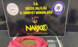 Polis koçbaşı ile kapıyı kırıp girdiği evde narkotik köpeği ile arama yaptı