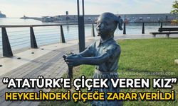 Atatürk’e çiçek veren kızın heykelindeki çiçeğe zarar verdiler