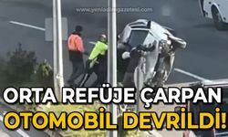 Orta refüje çarpan otomobil devrildi