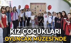 Kız çocukları Oyuncak Müzesi'nde