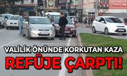 Valilik önünde korkutan kaza: Refüje çarptı