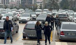 Yabancı uyruklu aileyi, 500 bin lira dolandırdılar