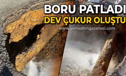 Boru patladı: Yolda dev çukur oluştu