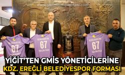 Çetin Yiğit'ten GMİS yöneticilerine forma hediyesi