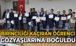 Birinciliği kıl payı kaçıran öğrenci gözyaşlarına boğuldu