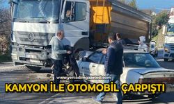 Kamyon ile otomobil çarpıştı