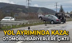 Saltukova yol ayrımında kaza: Otomobil bariyerlere çıktı!