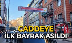 Caddeye ilk bayrak asıldı