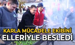 Başkan kendi elleriyle besledi