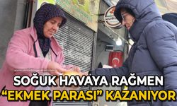 Soğuk havaya ve yaşına rağmen "Ekmek parası" kazanıyor