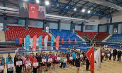 Badminton müsabakaları 18 takımın katılımıyla başladı