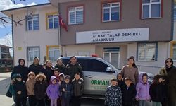 Öğrencilerle birlikte fidan diktiler