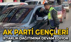 AK Parti gençleri iftarlık dağıtımına devam ediyor