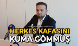 Herkes kafasını kuma gömmüş!